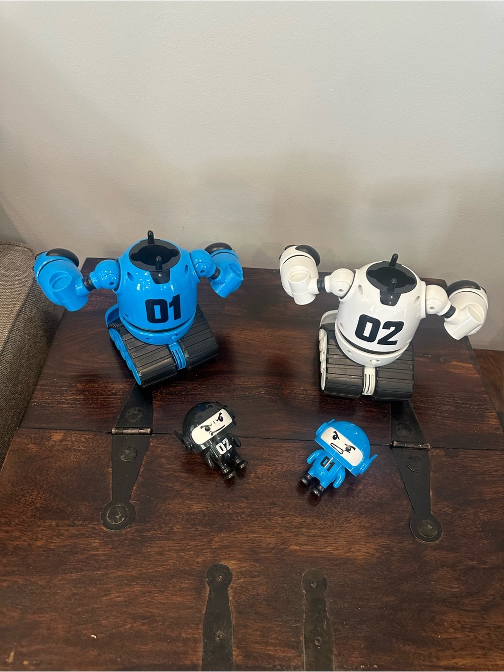 Sharper Image Mecha Rivals Battle Robots - Picture 3 of 7